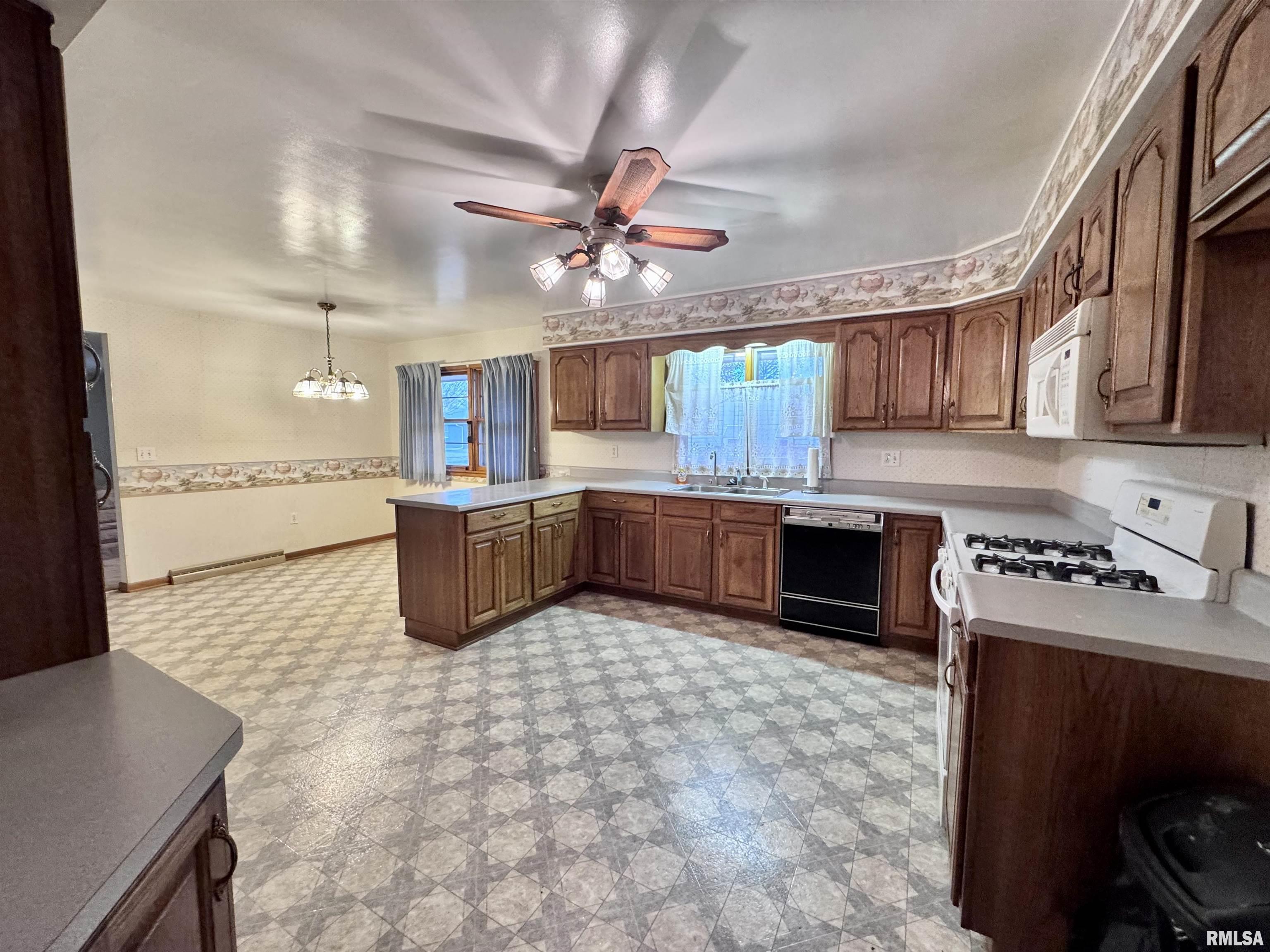 497 Walnut Street Bushnell, IL 61422 - Photo 10 of 32