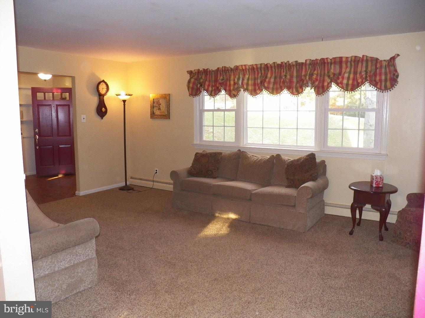 22 Waterview Road West Chester, PA 19380 - Photo 12 of 22 Living Room