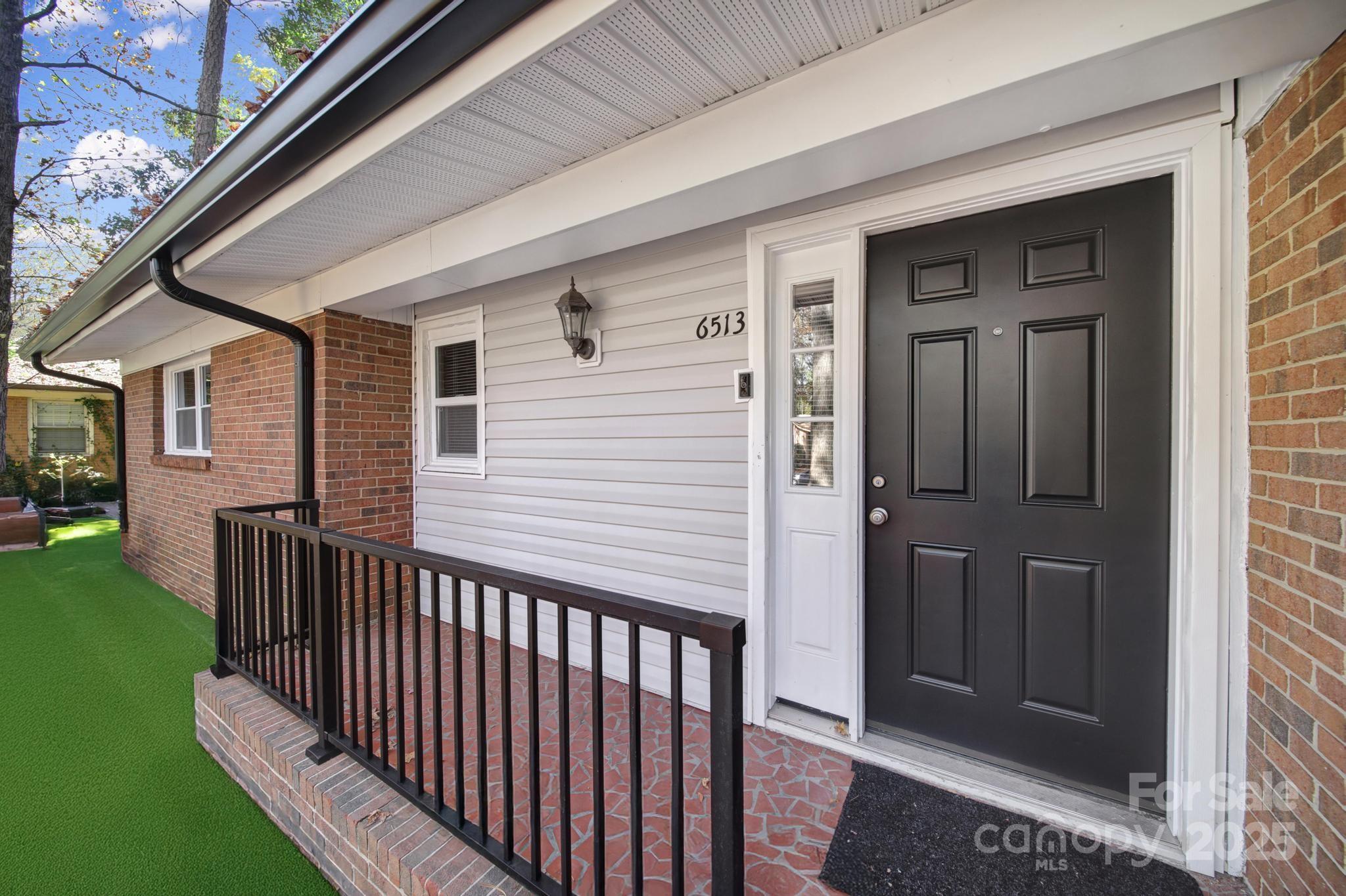 6513 Old Post Road Charlotte, NC 28212 - Photo 2 of 32