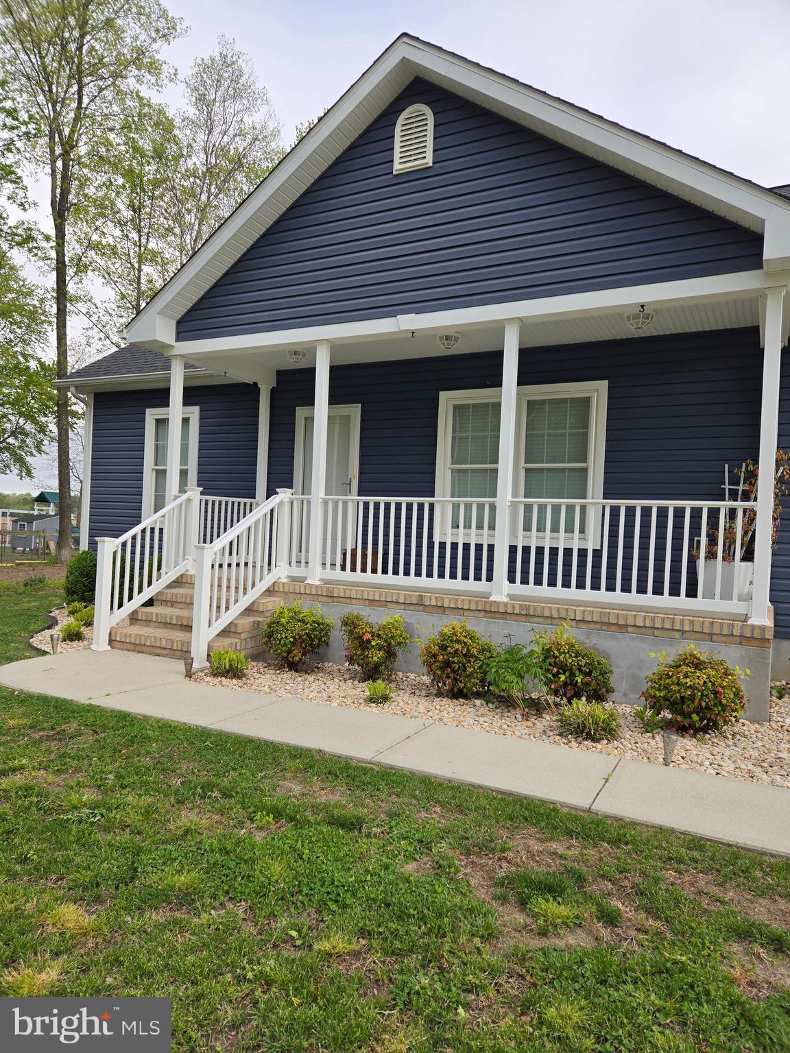 16597 Fitzgeralds Road Lincoln, DE 19960 - Photo 31 of 44 Vinyl front porch