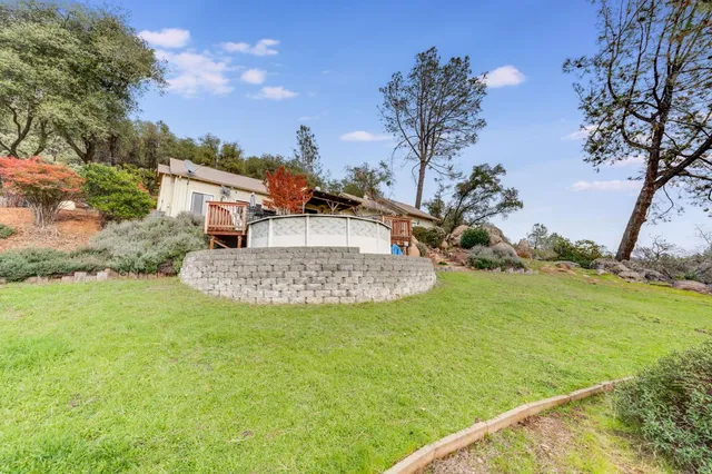 a view of a yard with an trees