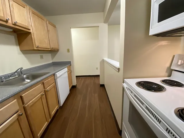 $1,837 | 141 Eastern Avenue, Unit 102, Manchester, NH 03104