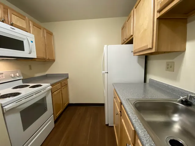 $1,837 | 141 Eastern Avenue, Unit 102, Manchester, NH 03104