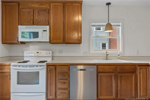 $1,500 | 813 Mc Pherson Road, Fayetteville, NC 28303