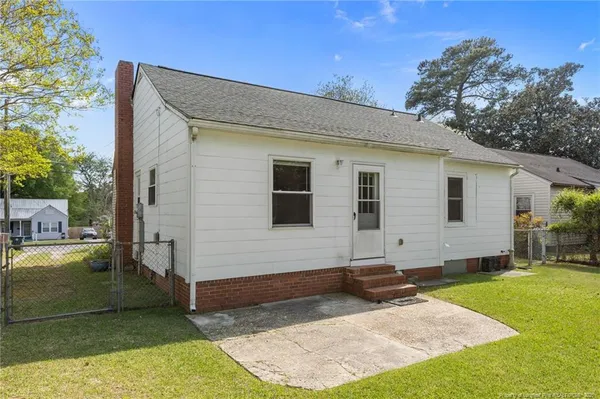 $1,500 | 813 Mc Pherson Road, Fayetteville, NC 28303