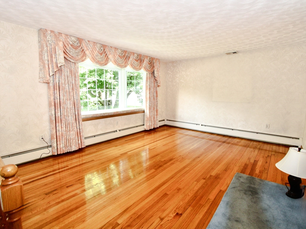 8 Deerfield Road Shrewsbury, MA 01545 - Photo 2 of 6 Gallery Image 2