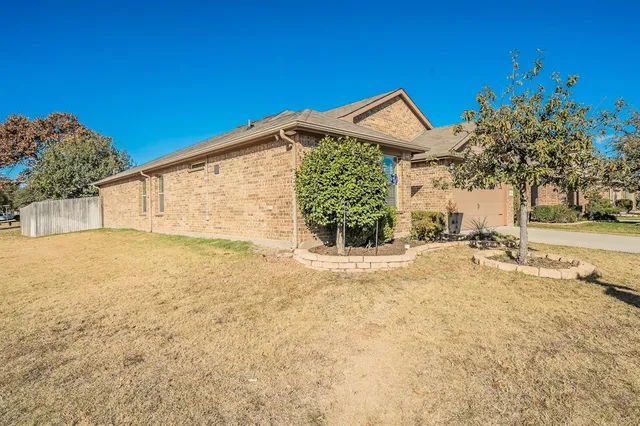 $290,000 | 1124 Forest Glen, Azle, TX 76020