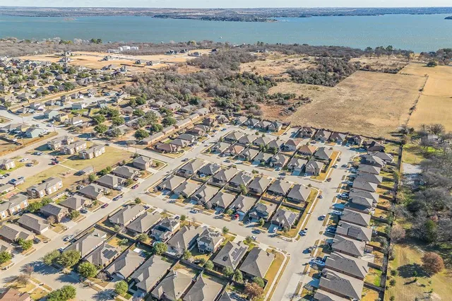 $290,000 | 1124 Forest Glen, Azle, TX 76020