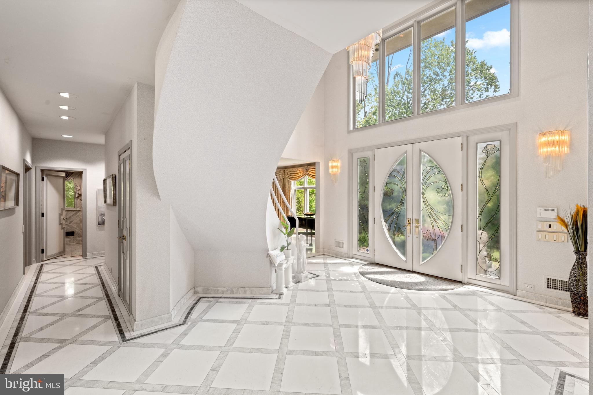 46 Sleepy Hollow Drive Newtown Square, PA 19073 - Photo 3 of 63 Airy 2 story foyer