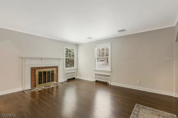 $4,000 | 111 King George Road, Warren, NJ 07059