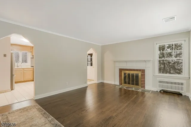 $4,000 | 111 King George Road, Warren, NJ 07059