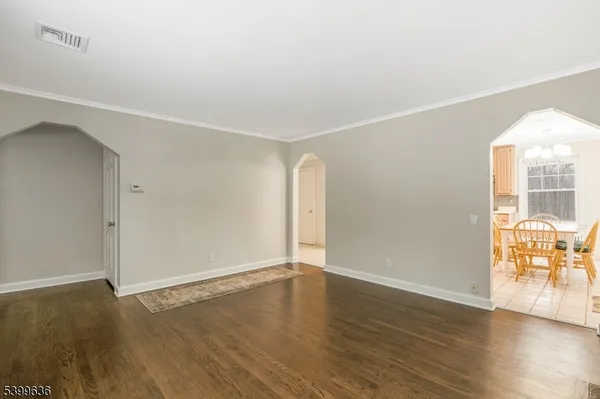 $4,000 | 111 King George Road, Warren, NJ 07059