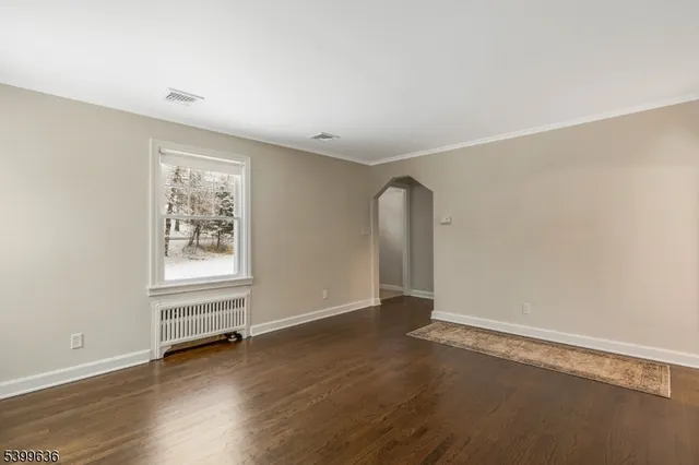 $4,000 | 111 King George Road, Warren, NJ 07059