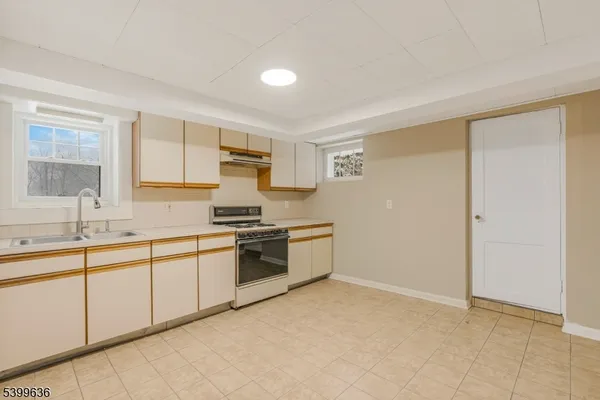 $4,000 | 111 King George Road, Warren, NJ 07059