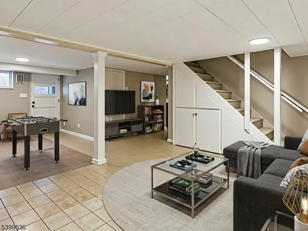 $4,000 | 111 King George Road, Warren, NJ 07059