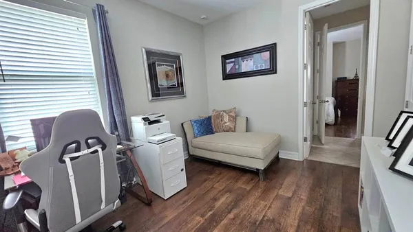a en suite bathroom with a double vanity sink and a mirror