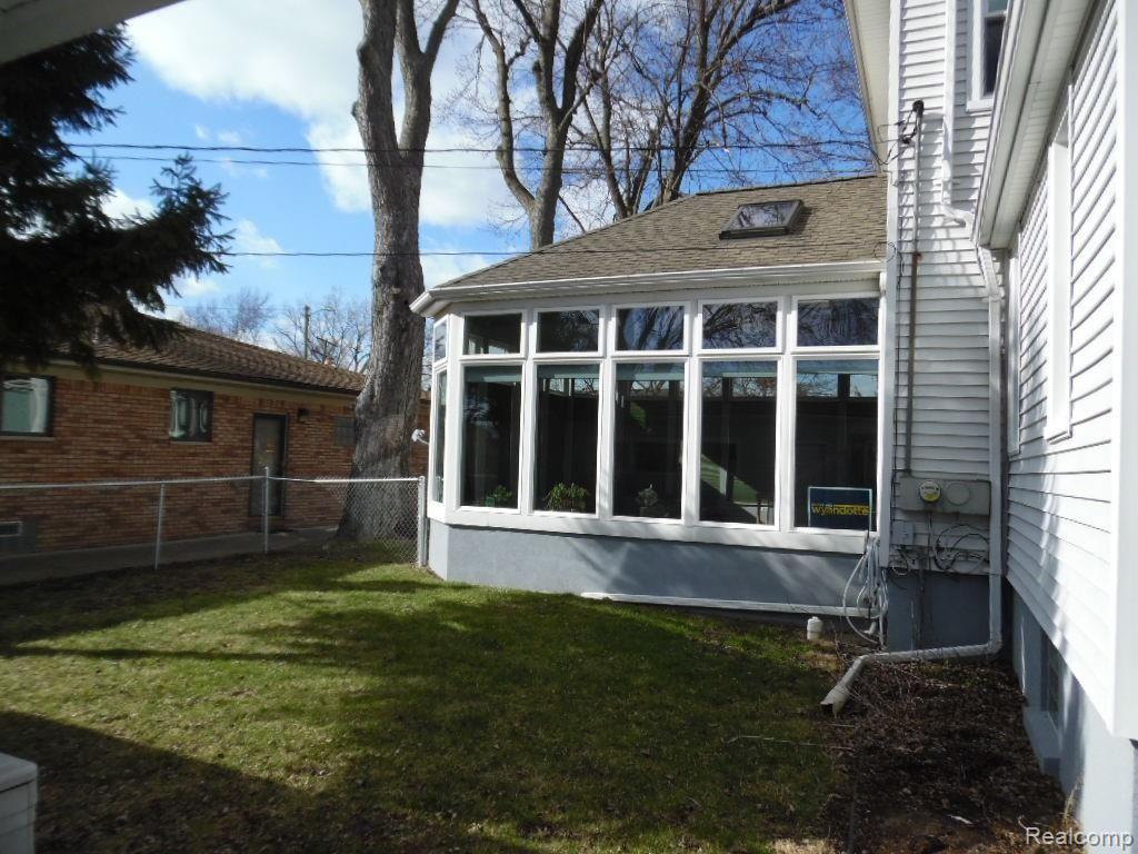 1807 Goddard Road Wyandotte, MI 48192 - Photo 19 of 23 1807 Goddard 022.JPG