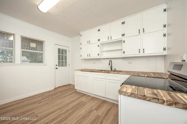 $1,400 | 4406 Richard Street, Moss Point, MS 39563