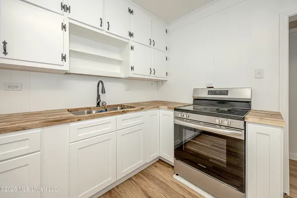 $1,400 | 4406 Richard Street, Moss Point, MS 39563