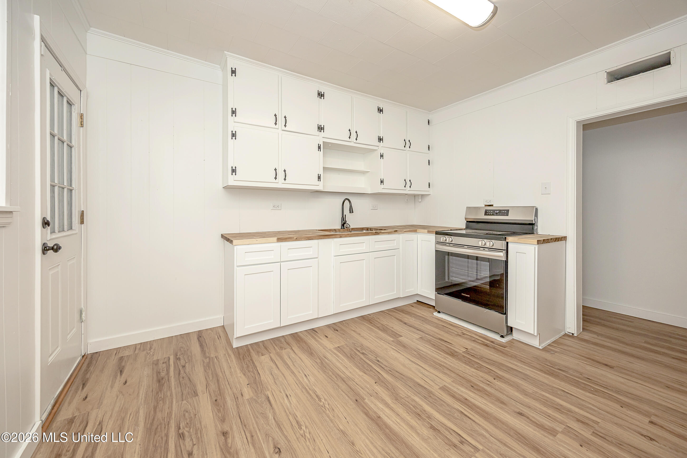 4406 Richard Street Moss Point, MS 39563 - Photo 9 of 39 IMG_4844