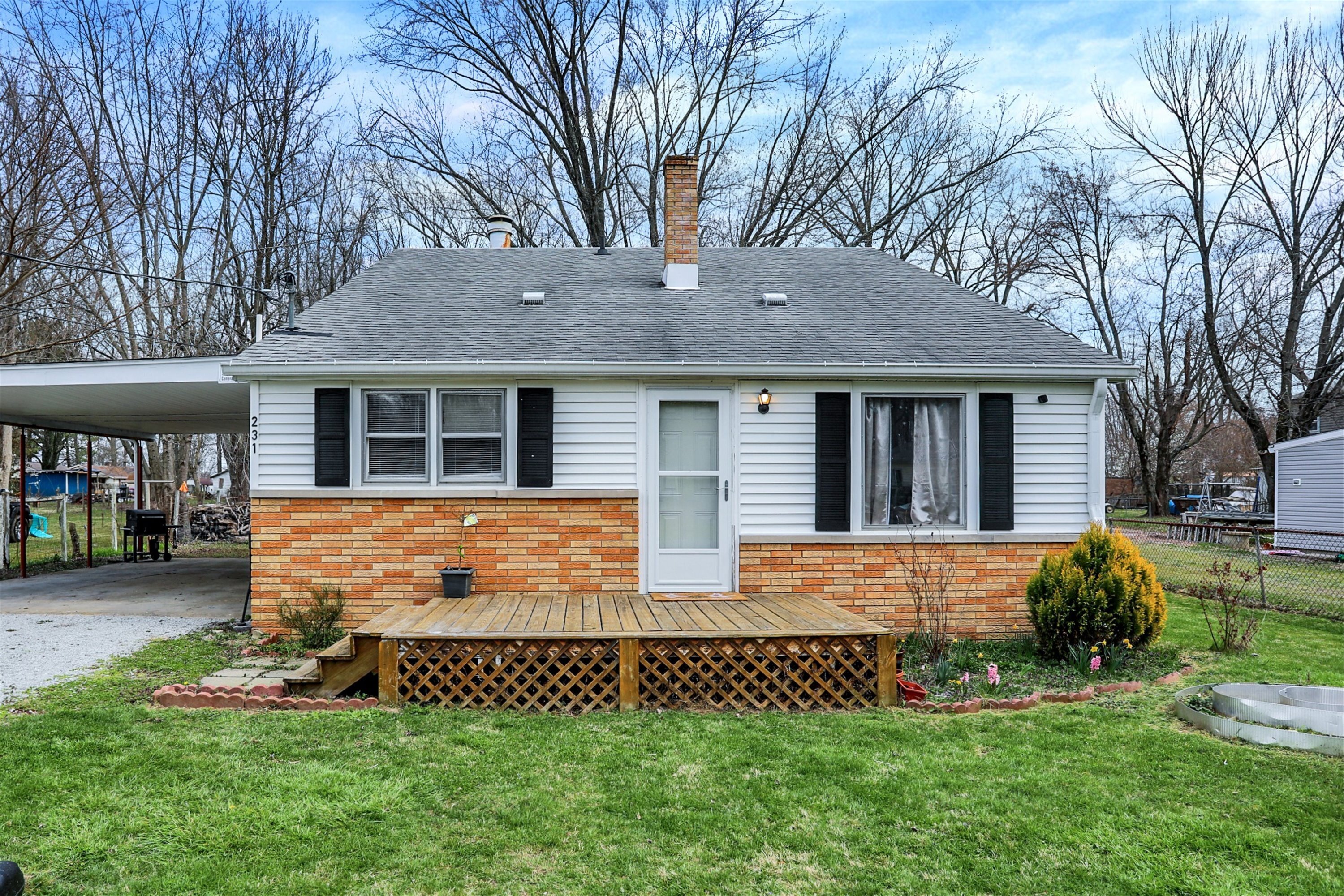 231 Della Road Columbus, IN 47203 - Photo 1 of 39 Gallery Image 1