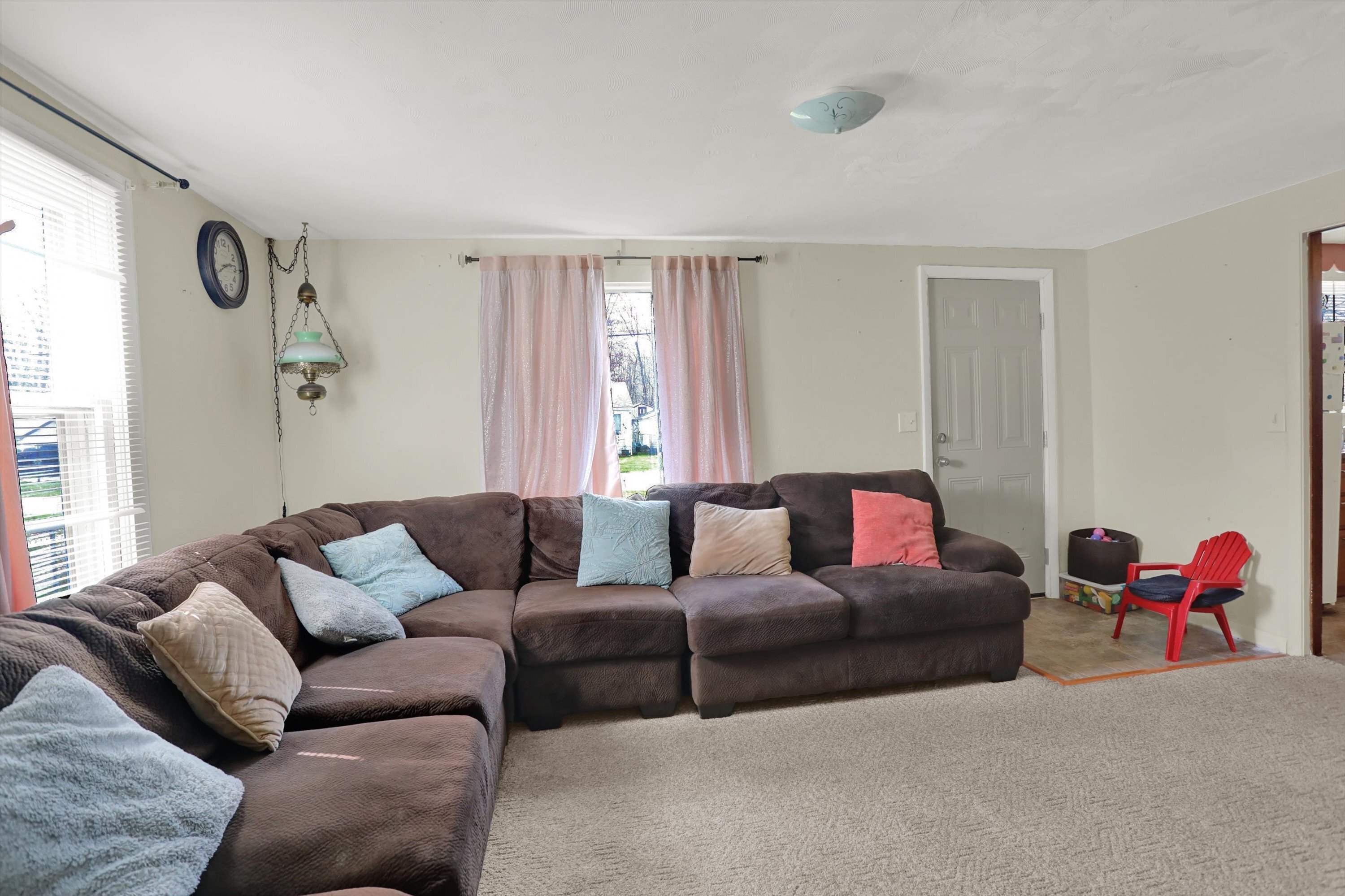 231 Della Road Columbus, IN 47203 - Photo 4 of 39 Gallery Image 4
