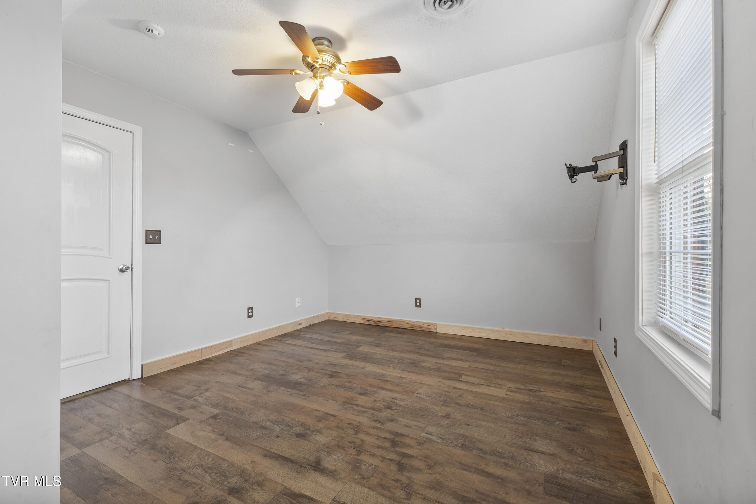 3017 Hardy Road White Pine, TN 37890 - Photo 46 of 60 49_img_3155