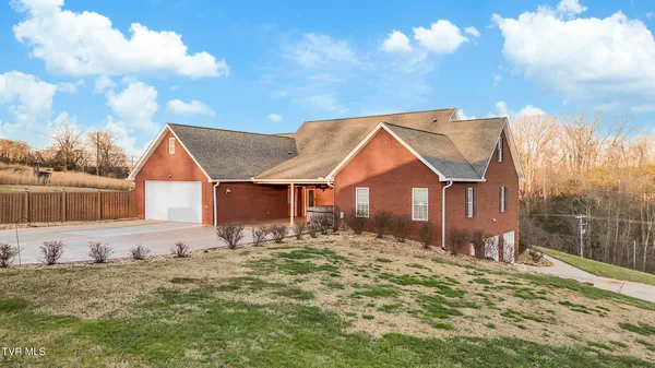 $999,000 | 3017 Hardy Road, White Pine, TN 37890