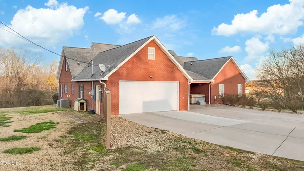 $999,000 | 3017 Hardy Road, White Pine, TN 37890