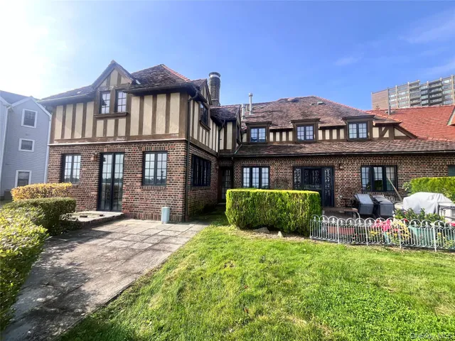 $1,500,000 | 168-15 Powells Cove Boulevard | Beechhurst