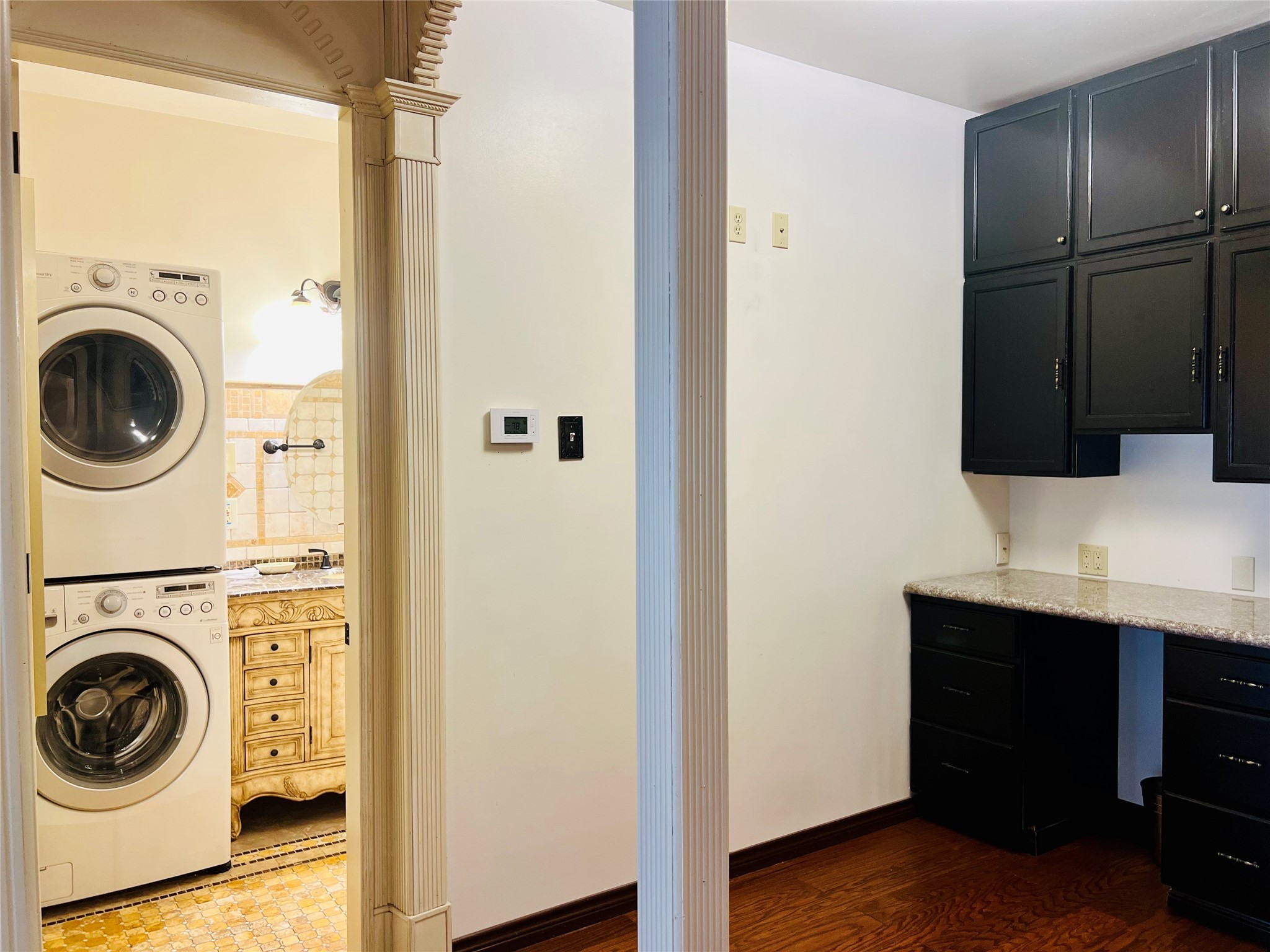 2100 Tanglewilde Street, Unit 536 Houston, TX 77063 - Photo 11 of 37 bathroom