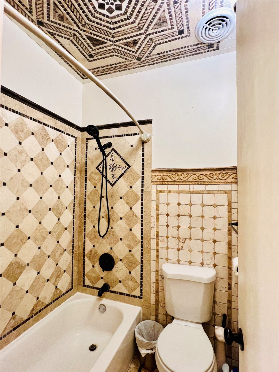 2100 Tanglewilde Street, Unit 536 Houston, TX 77063 - Photo 15 of 37 bathroom