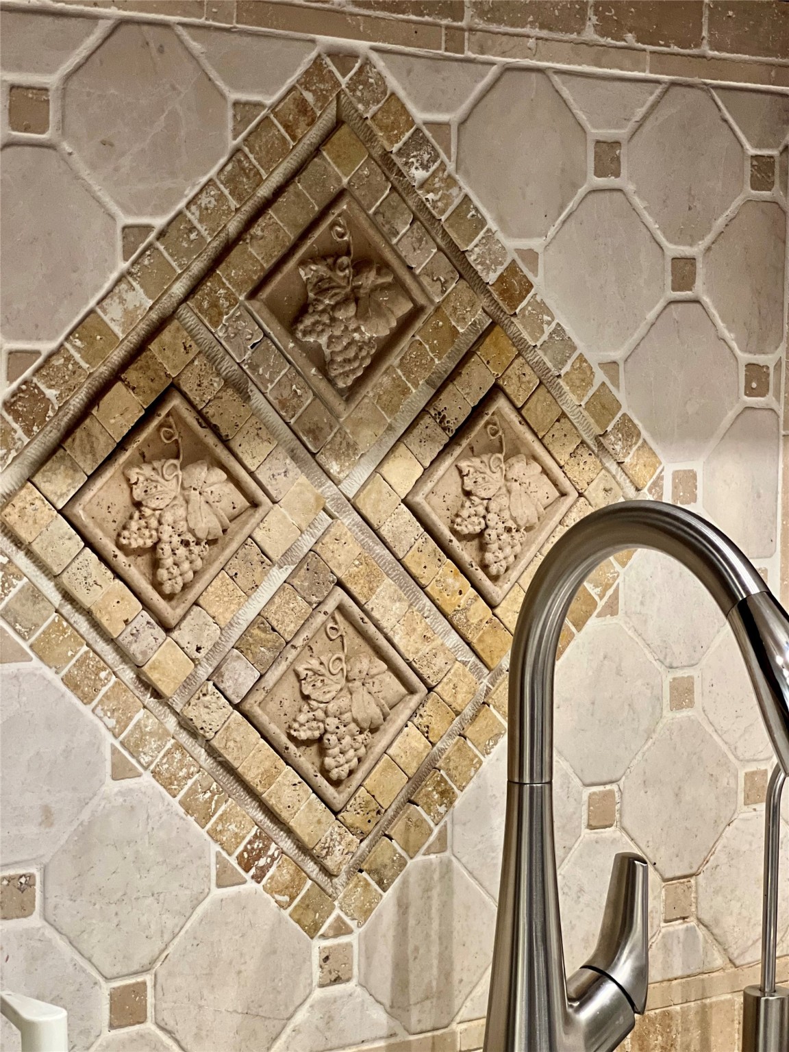 2100 Tanglewilde Street, Unit 536 Houston, TX 77063 - Photo 20 of 37 back splash