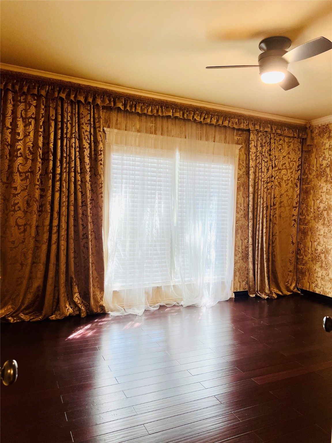 2100 Tanglewilde Street, Unit 536 Houston, TX 77063 - Photo 26 of 37 master bedroom