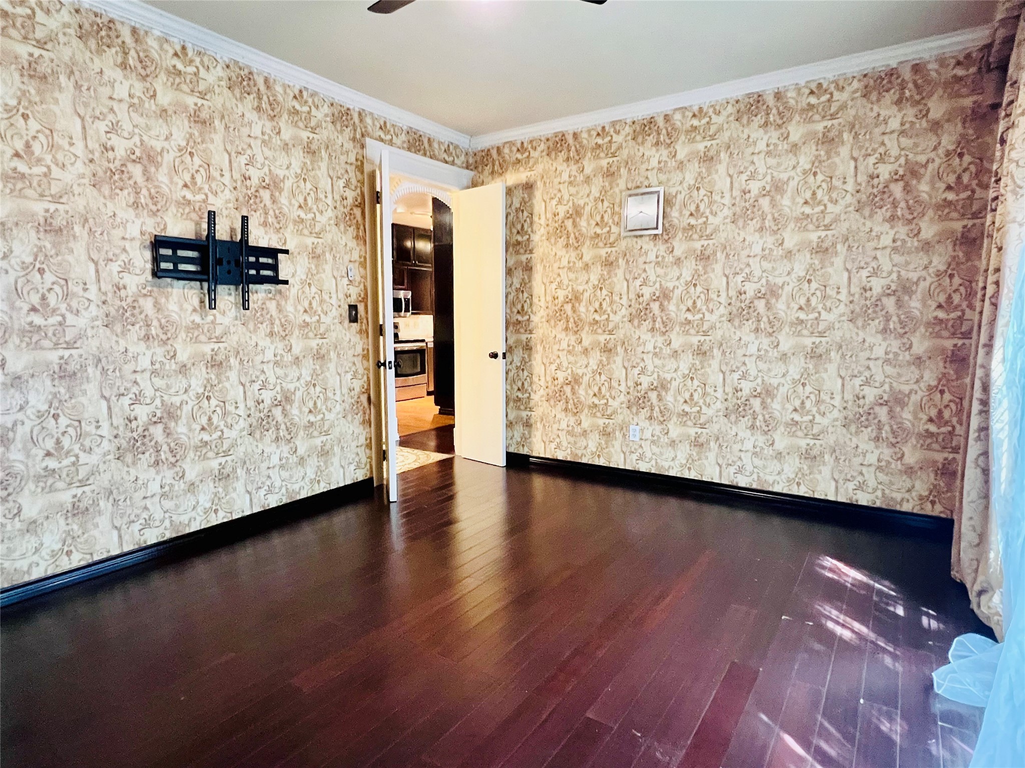 2100 Tanglewilde Street, Unit 536 Houston, TX 77063 - Photo 28 of 37 master bedroom