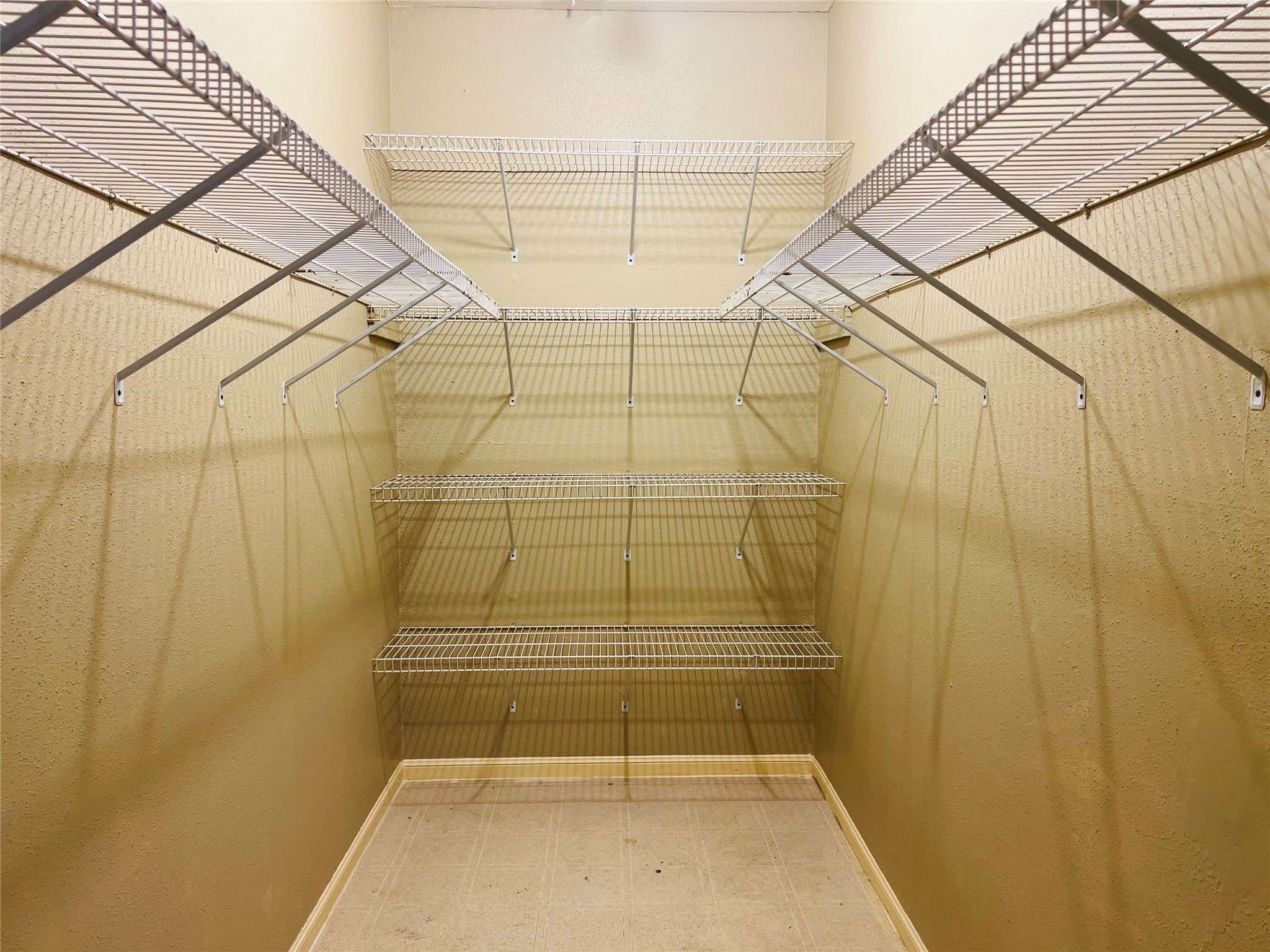 2100 Tanglewilde Street, Unit 536 Houston, TX 77063 - Photo 29 of 37 huge walk in closet