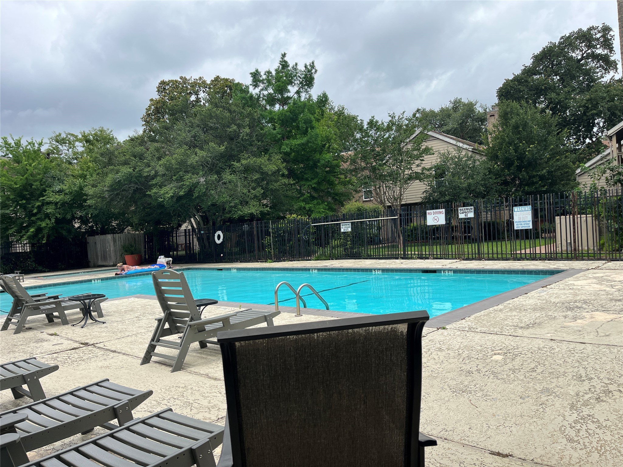 2100 Tanglewilde Street, Unit 536 Houston, TX 77063 - Photo 33 of 37 a view of swimming pool with chairs and a yard
