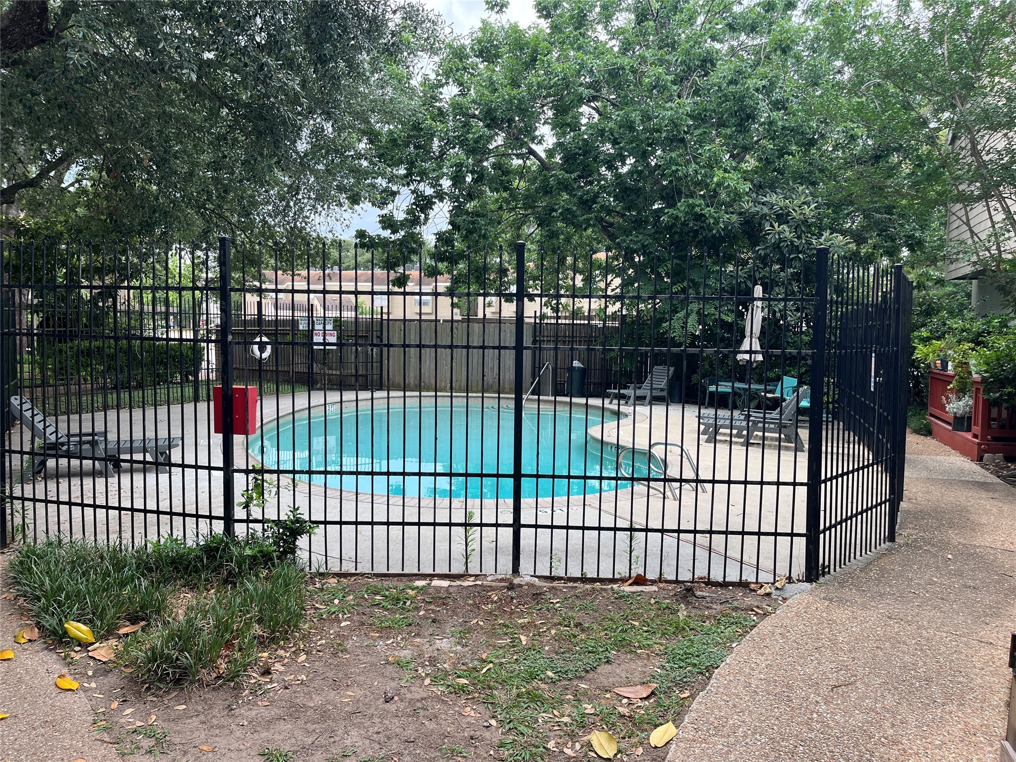 2100 Tanglewilde Street, Unit 536 Houston, TX 77063 - Photo 36 of 37 pool