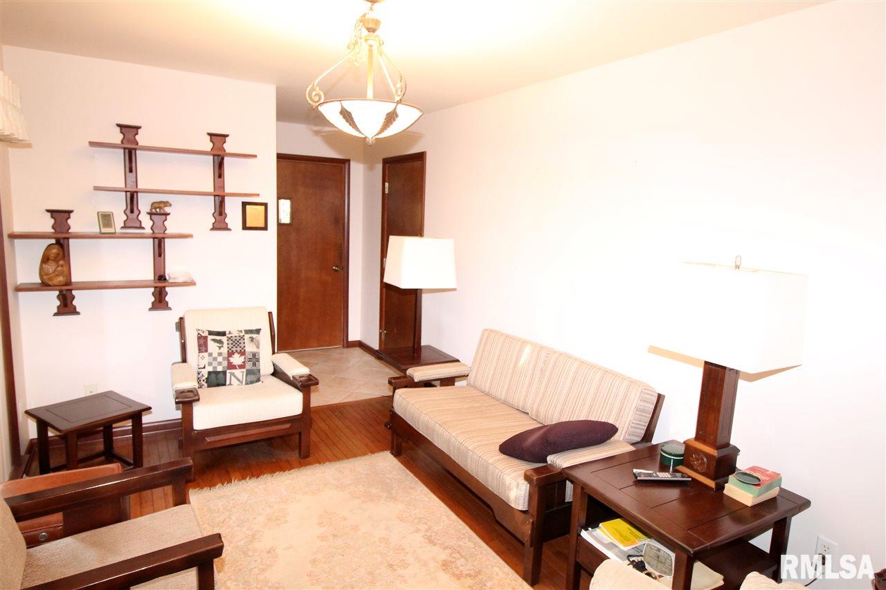 9218 North Pine Tree Road Peoria, IL 61615 - Photo 13 of 20 Gallery Image 13