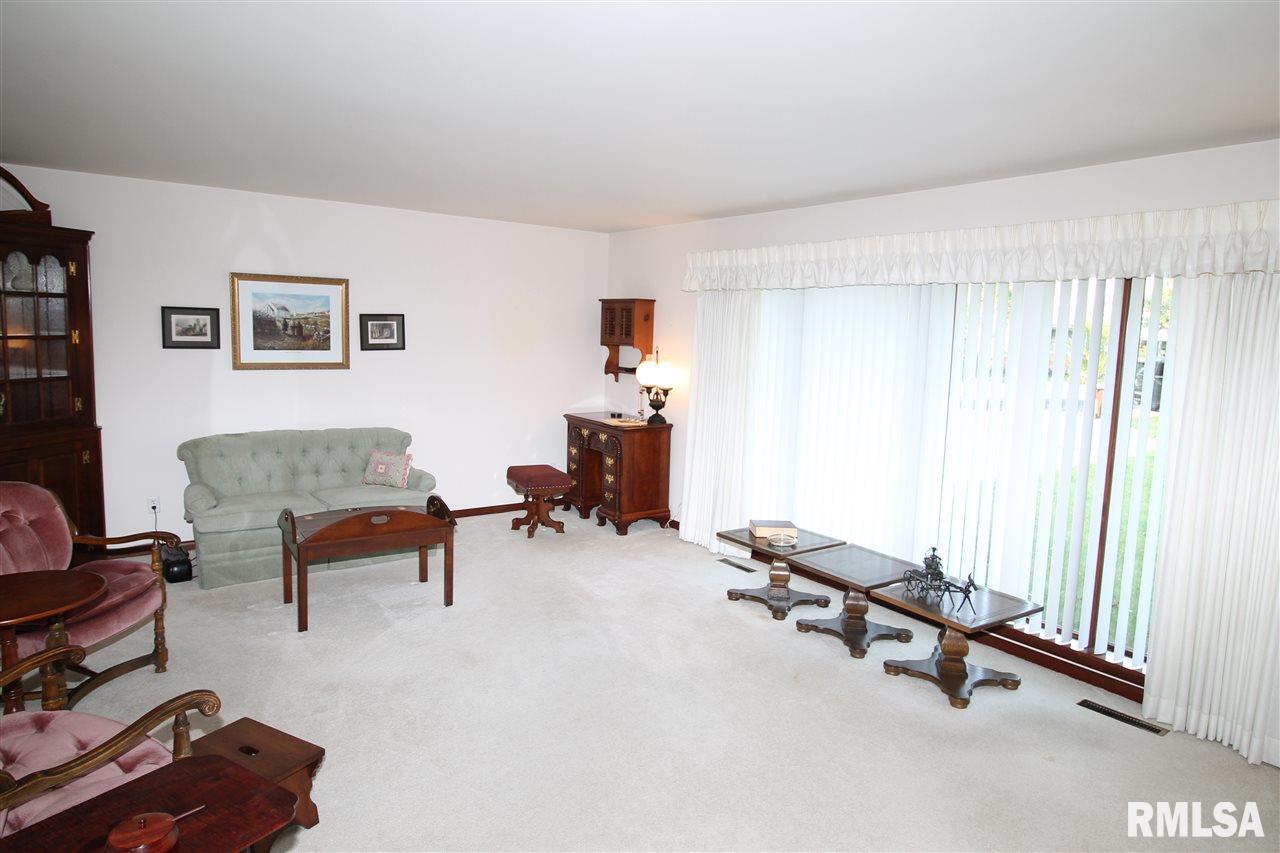 9218 North Pine Tree Road Peoria, IL 61615 - Photo 6 of 20 Gallery Image 6