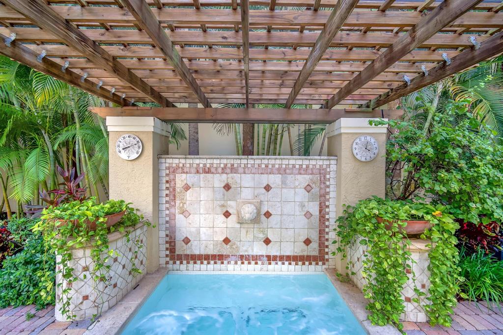 630 South Sapodilla Avenue, Unit 407 West Palm Beach, FL 33401 - Photo 18 of 25 a view of a pathway with an empty room