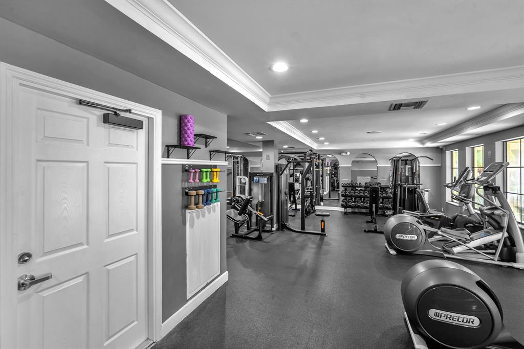 630 South Sapodilla Avenue, Unit 407 West Palm Beach, FL 33401 - Photo 20 of 25 a view of a room with gym equipment