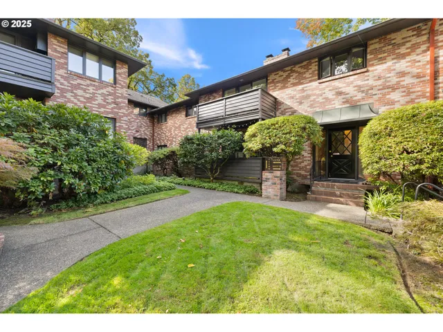 $409,000 | 2425 Southwest 19th Avenue, Unit 9, Portland, OR 97201