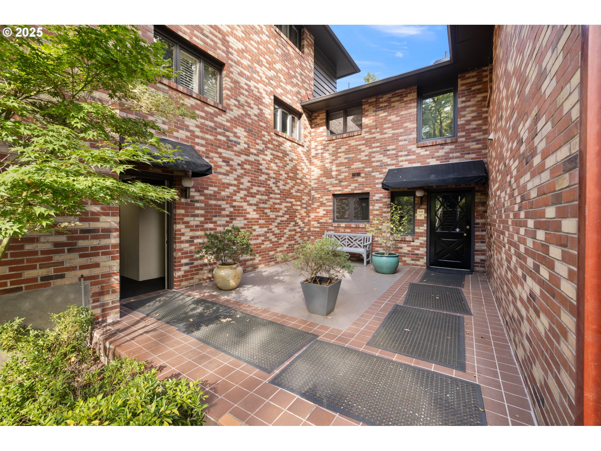 2425 Southwest 19th Avenue, Unit 9 Portland, OR 97201 - Photo 33 of 45 Gallery Image 33
