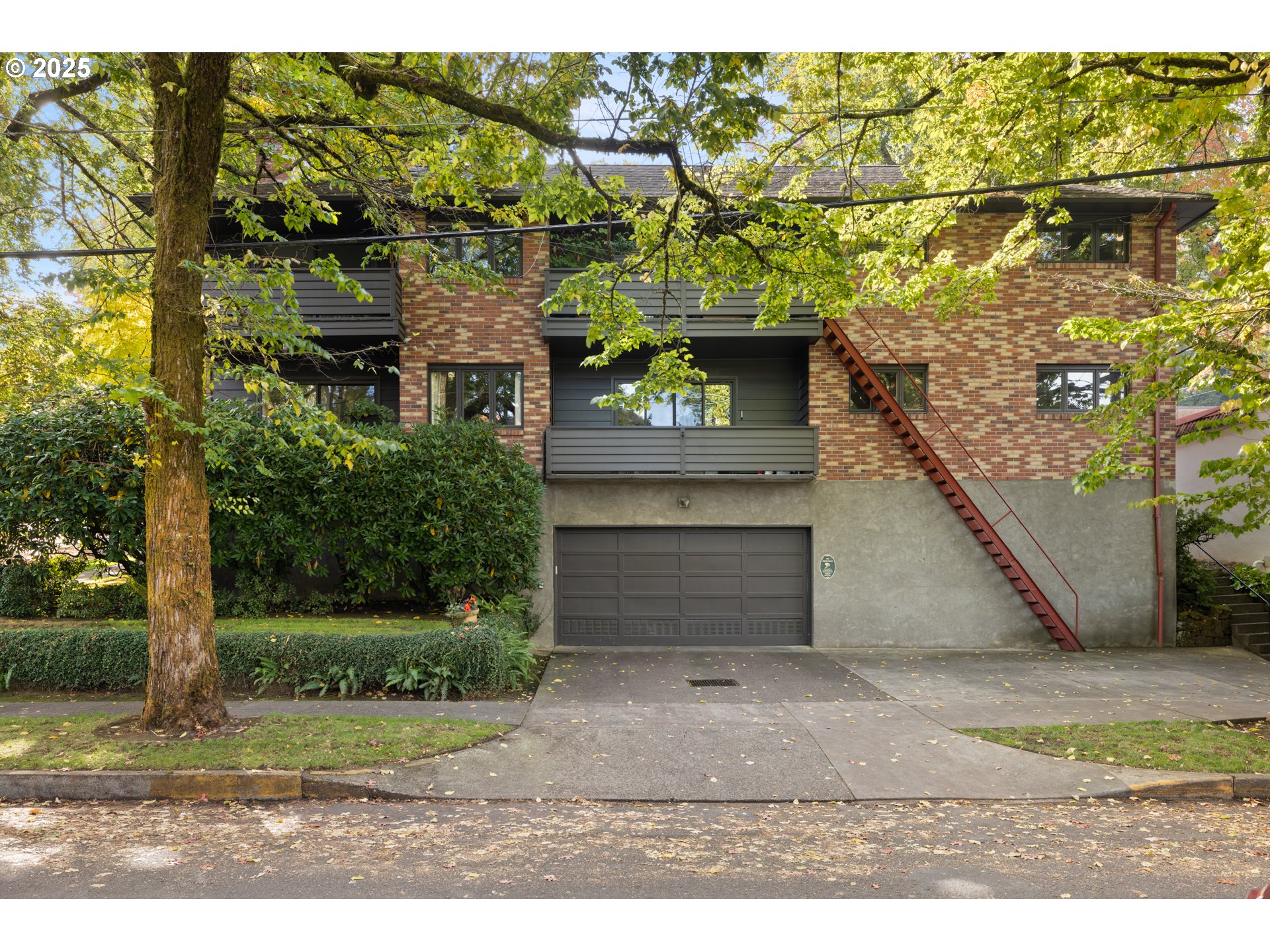 2425 Southwest 19th Avenue, Unit 9 Portland, OR 97201 - Photo 34 of 45 Gallery Image 34
