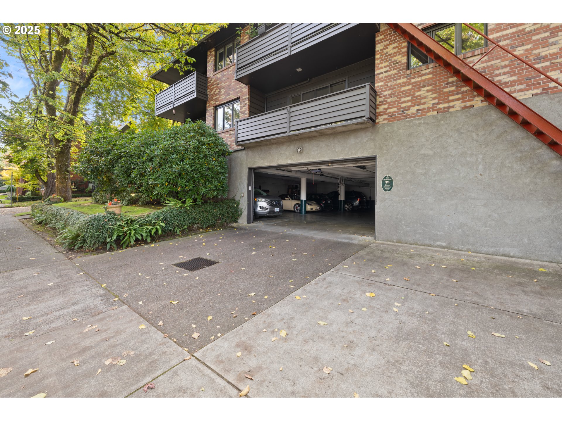 2425 Southwest 19th Avenue, Unit 9 Portland, OR 97201 - Photo 35 of 45 Gallery Image 35