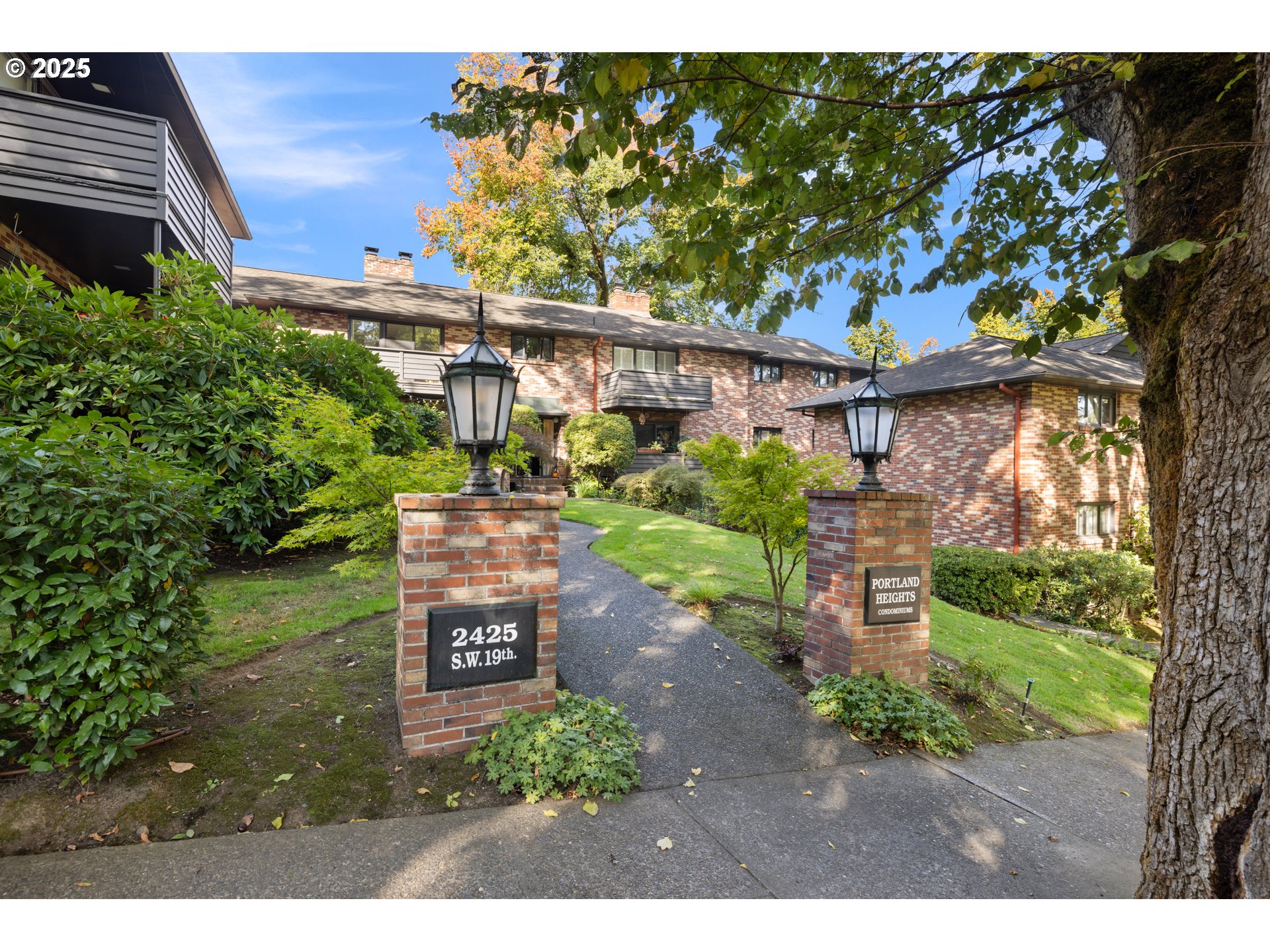 2425 Southwest 19th Avenue, Unit 9 Portland, OR 97201 - Photo 5 of 45 Gallery Image 5