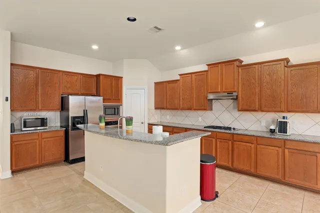 $2,800 | 5026 Gulf Stream Lane, Bacliff, TX 77518