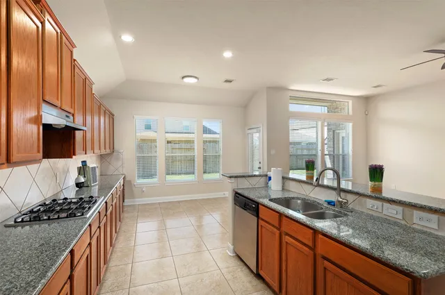 $2,800 | 5026 Gulf Stream Lane, Bacliff, TX 77518