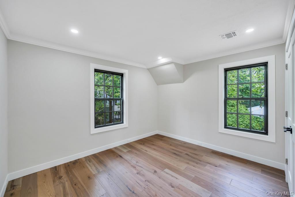 6 Sheffield Road Great Neck, NY 11021 - Photo 19 of 38